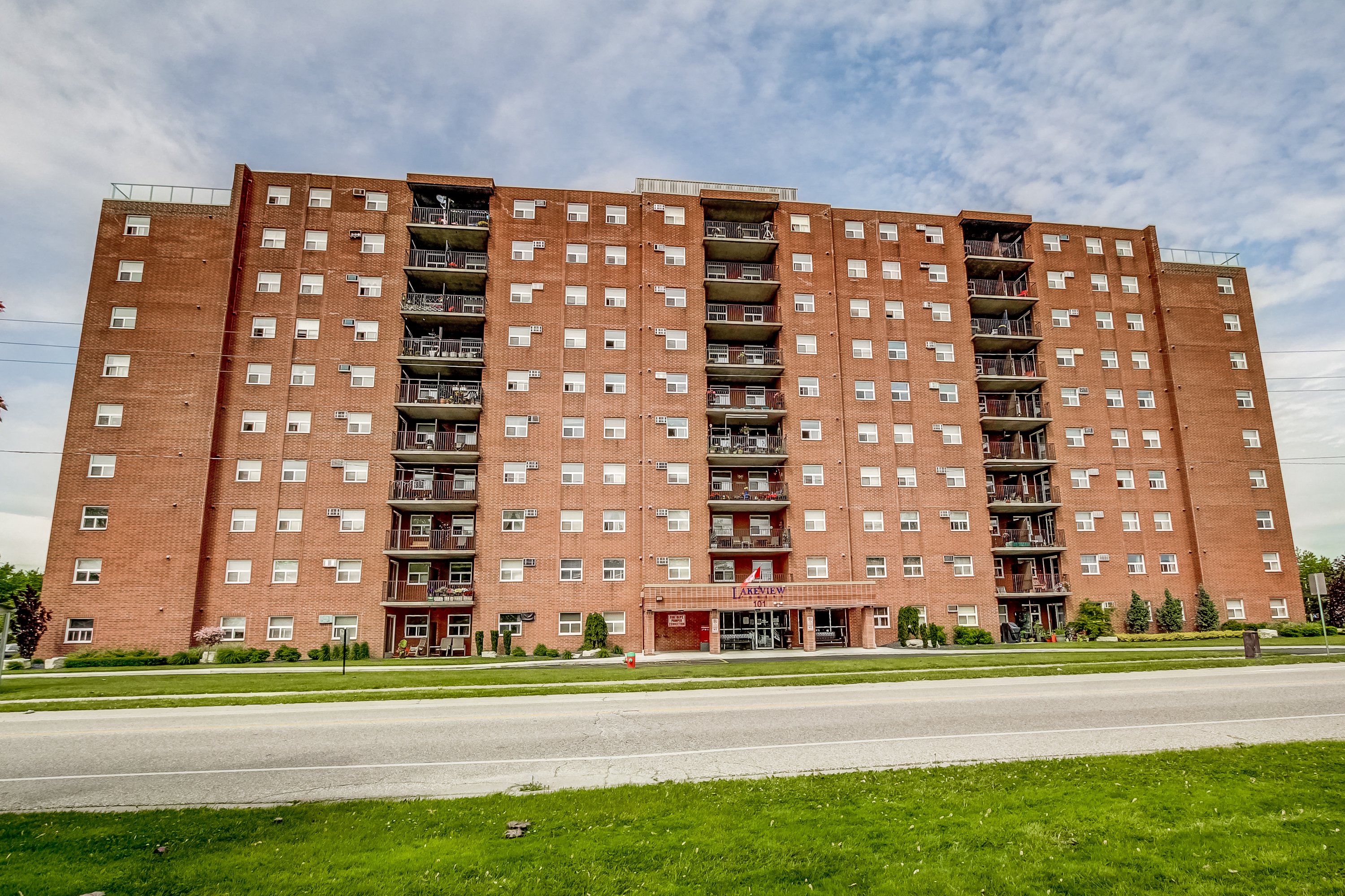 307-101 Robson Rd