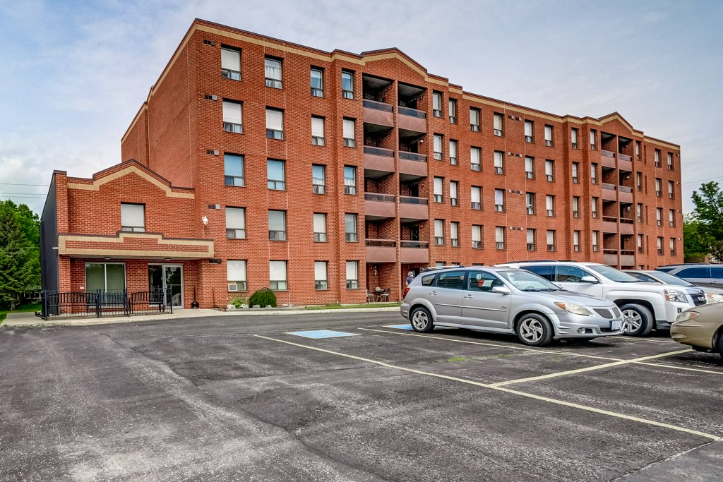 305-70 Queen St